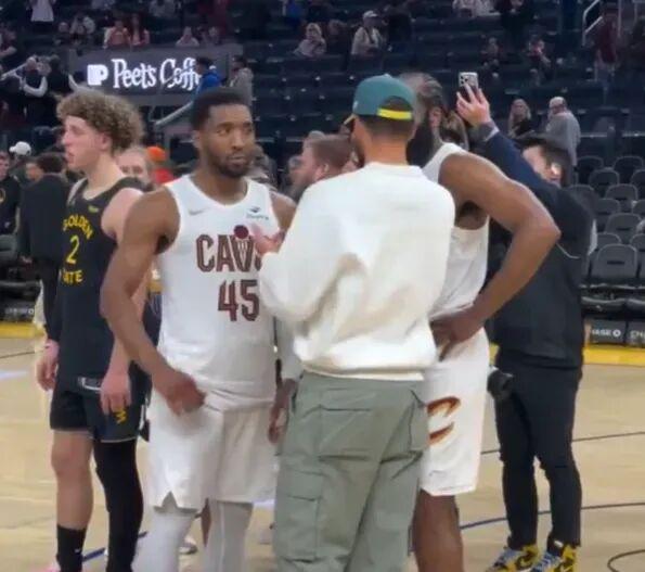 库里赛后与米切尔哈登畅聊细节 波杰姆斯基欲加