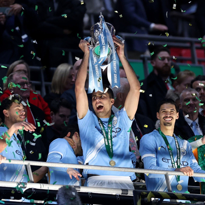 赖因德斯助曼城夺英联杯冠军 加冕双冠王